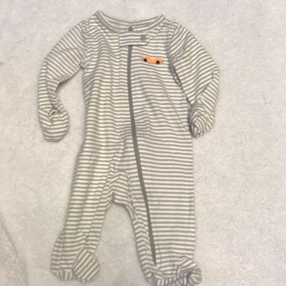 Newborn clothing lot 6 outfits! - Picture 3 of 7